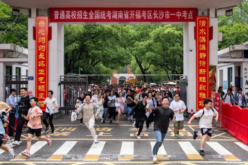 Post-gaokao spending marks rite of passage for Chinese teens