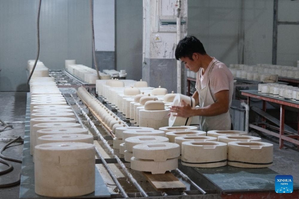 East China's time-honoured ceramic industry sees export boom