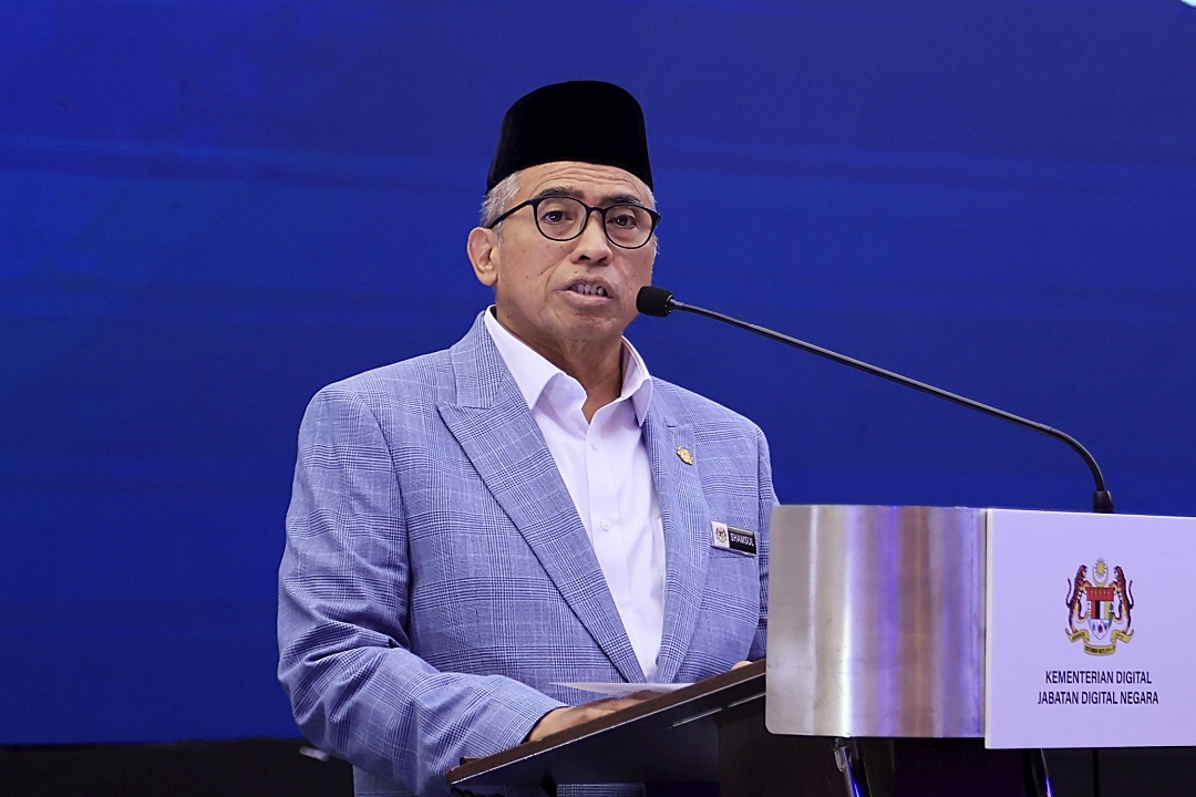 Anwar's secret announcement will bring joy to Malaysians, civil servants, says govt chief secretary
