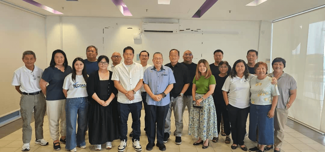 Wee hands over Amateur Swimming Association of Sarawak leadership to Tan after 15 years