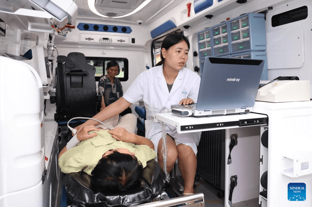 "Healthcare on wheels" serves elderly in China's mountainous areas