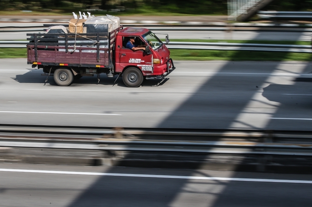 Heavy vehicles without speed limiters will be grounded from Oct 1, Loke warns