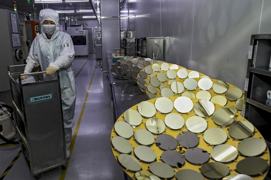 Trump announces 100 pct chip tariff, pressuring Asian producers
