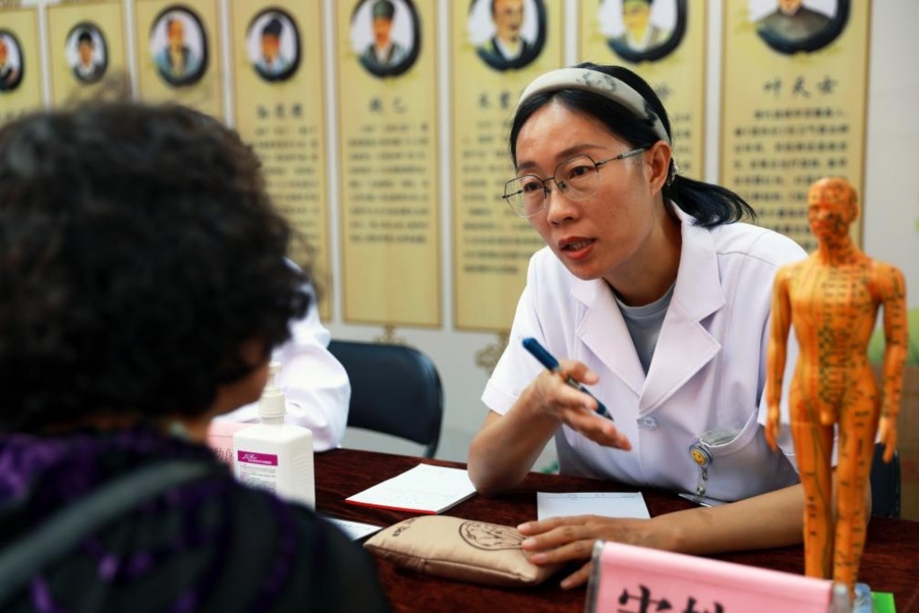 TCM heats up China's summer night markets