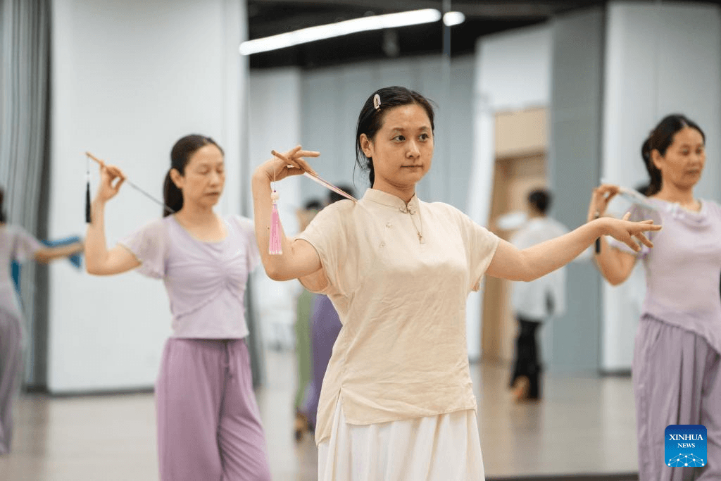 Chinese adults head back to school at sundown to chase passions