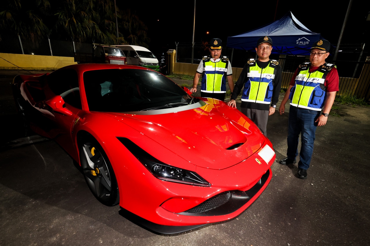 JPJ seals 270 luxury vehicles without road tax, insurance coverage through Ops Luxury