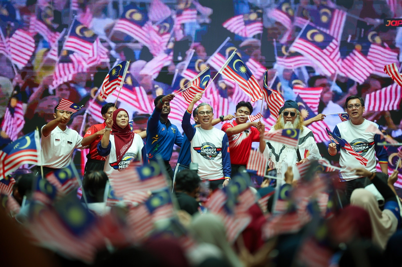 Fahmi: Don't be afraid to show patriotism, fly the Jalur Gemilang
