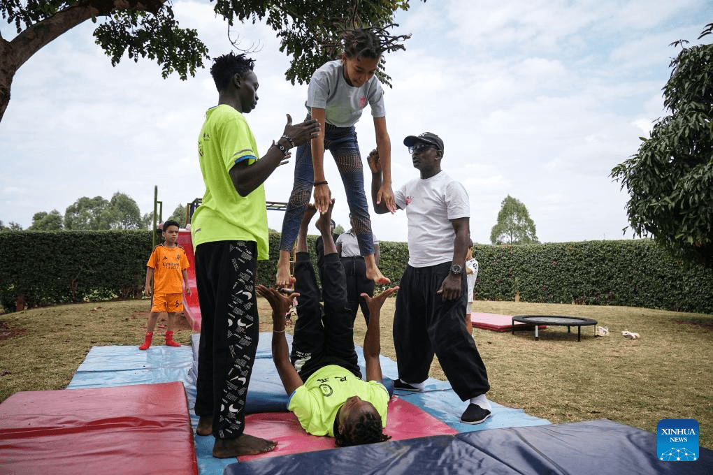 Kenyan acrobatics coach cherishes over 40-year bond with China