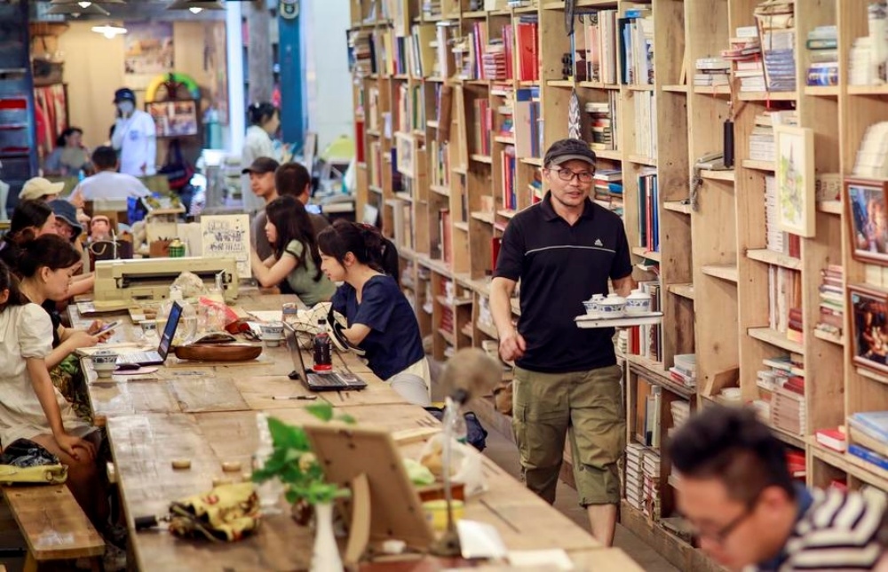 China's western metropolis preserves, reuses WWII shelters