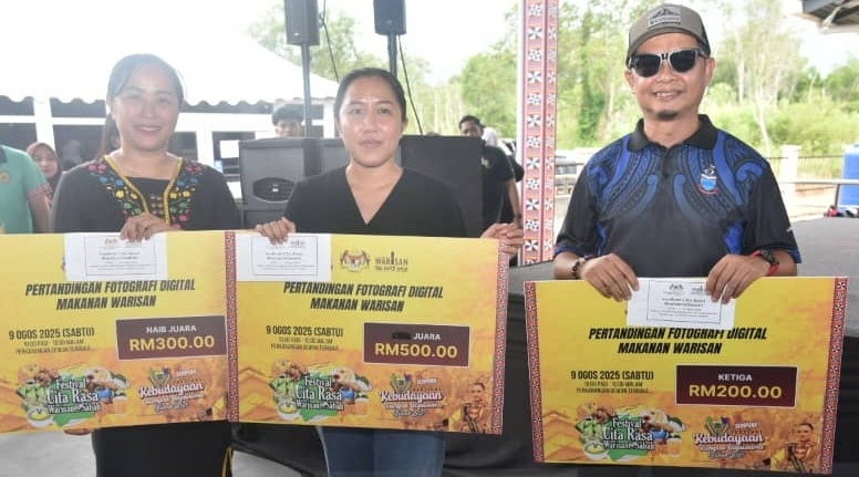 Sago worm photo wins Heritage Food Digital Photography Contest