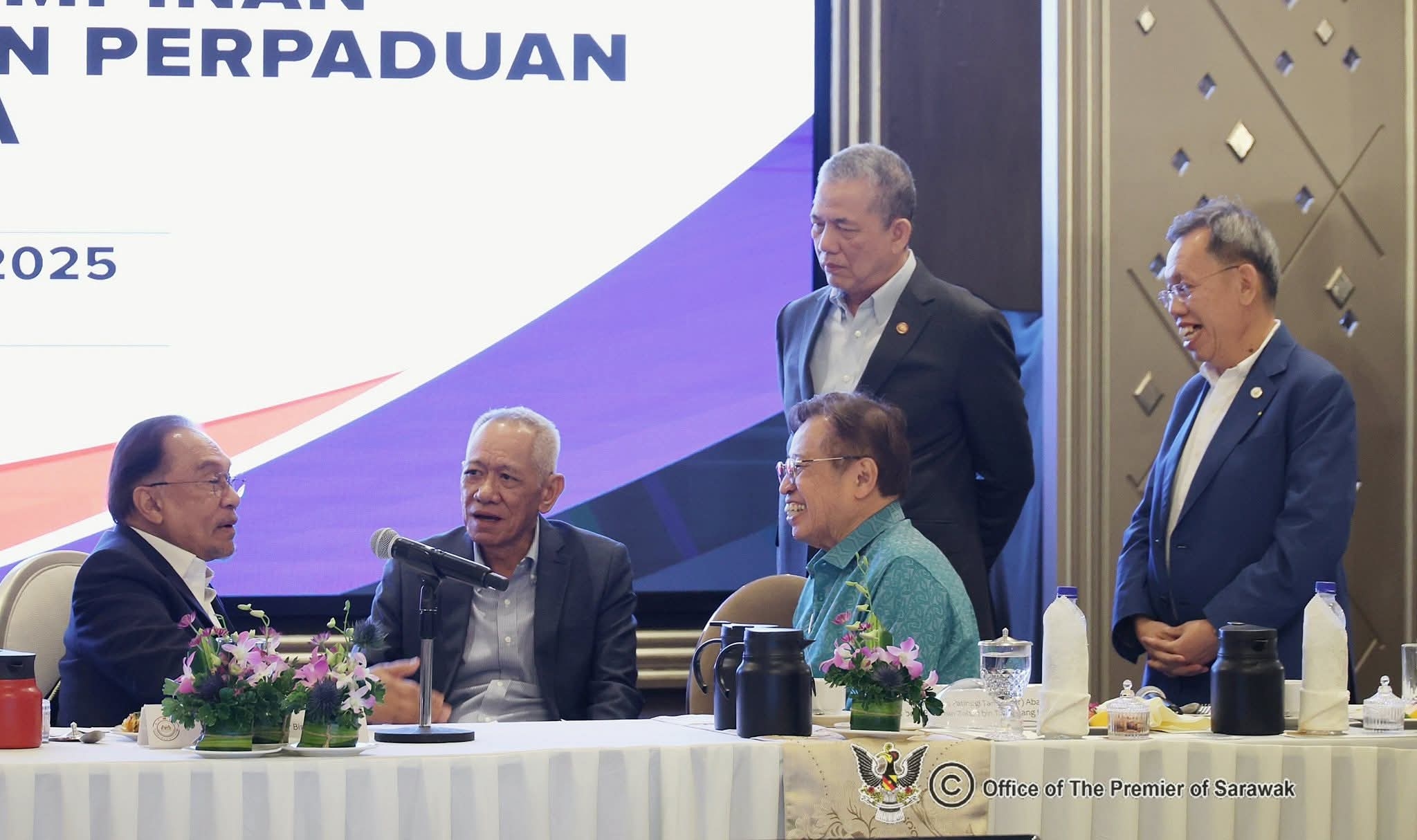 Unity Govt leadership council meeting discusses Sarawak's role in regional cooperation, border security