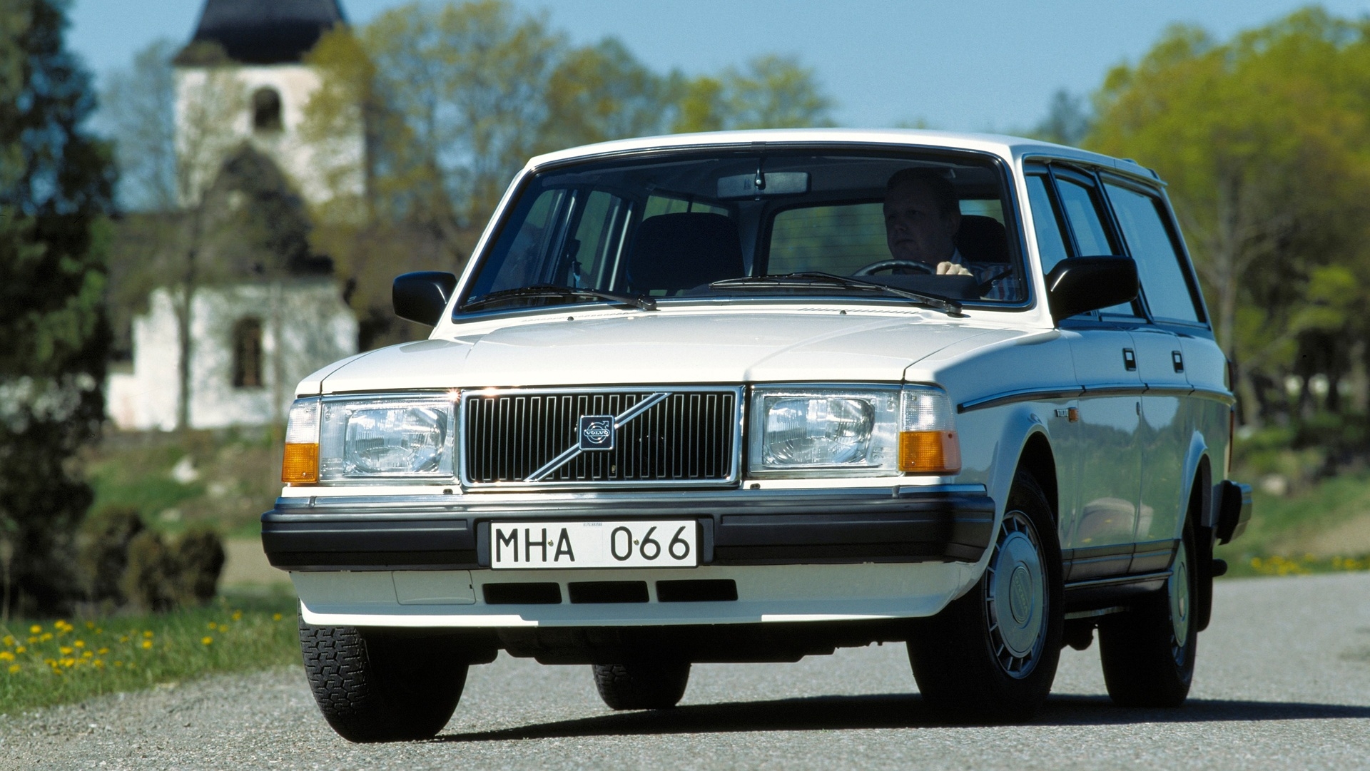 Bill Gates Once Bought the Slowest Bulletproof Car in the World