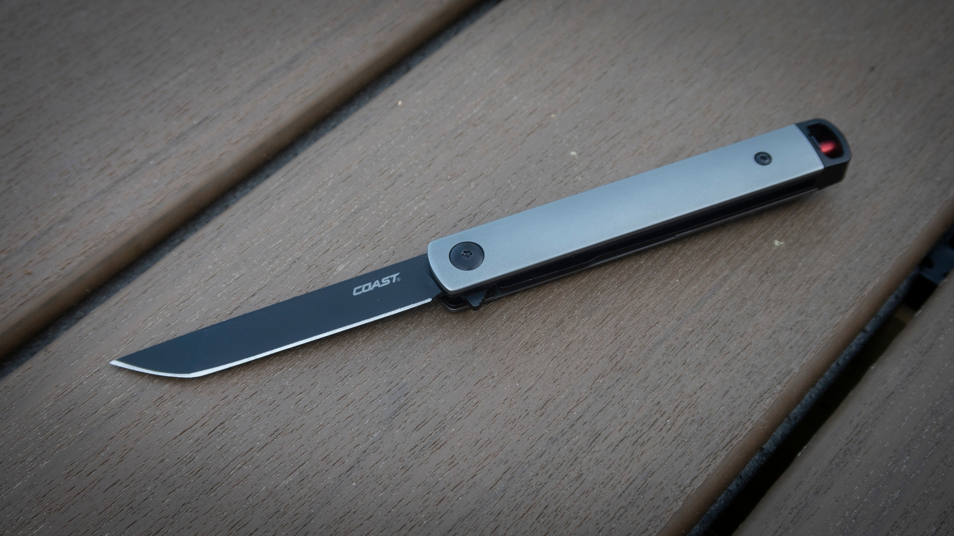 Grab 30% of a Sleek EDC Knife and LED Lights This Father's Day
