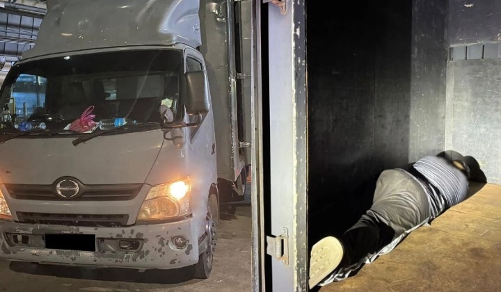 Malaysian Hides In Truck Container To Smuggle Into Singapore