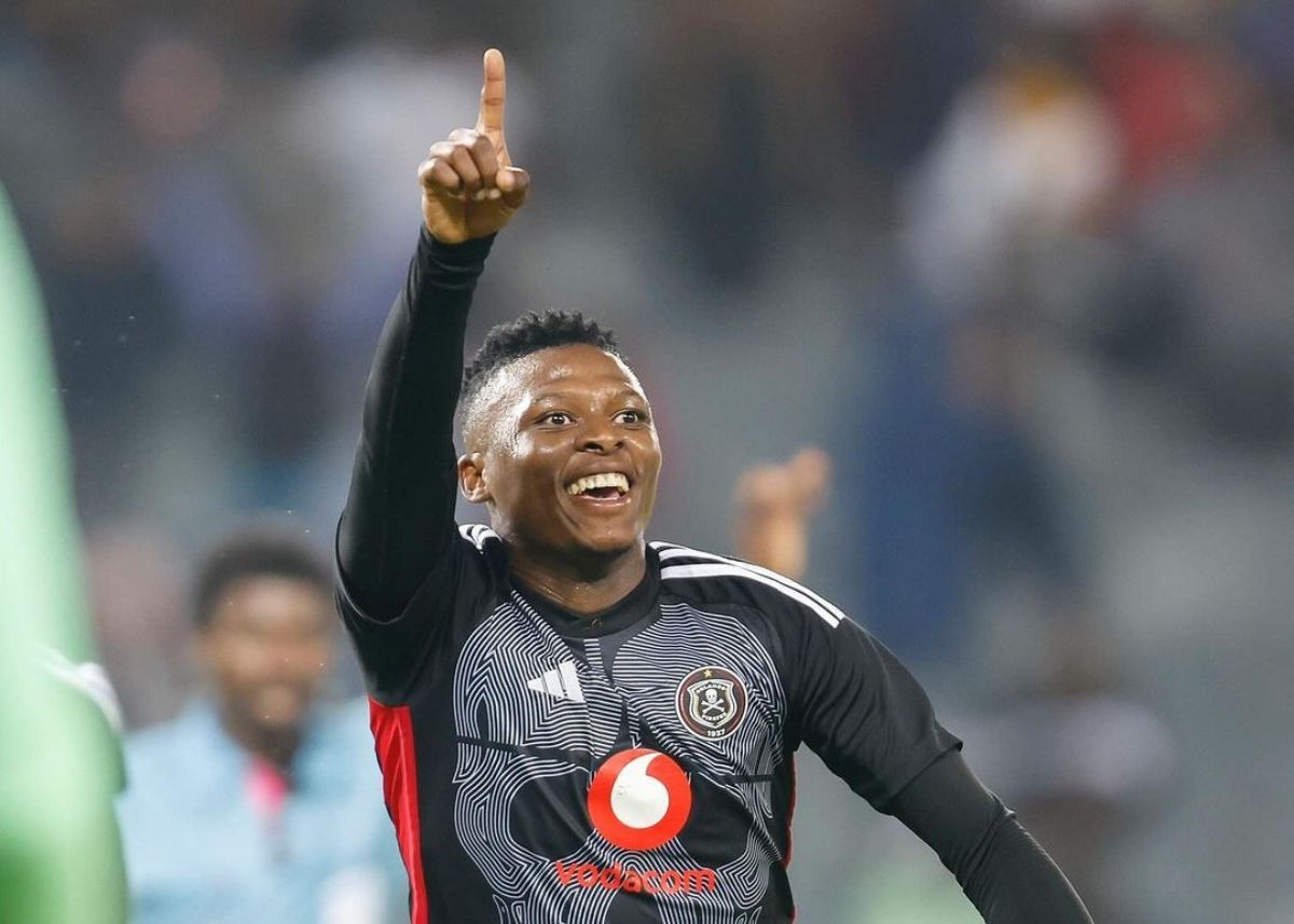 Kaizer Chiefs raid Orlando Pirates for TWO players