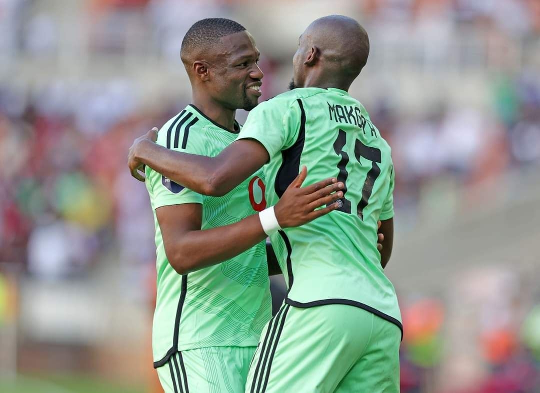 What did Orlando Pirates duo Mabasa, Makgopa do to offend Broos?