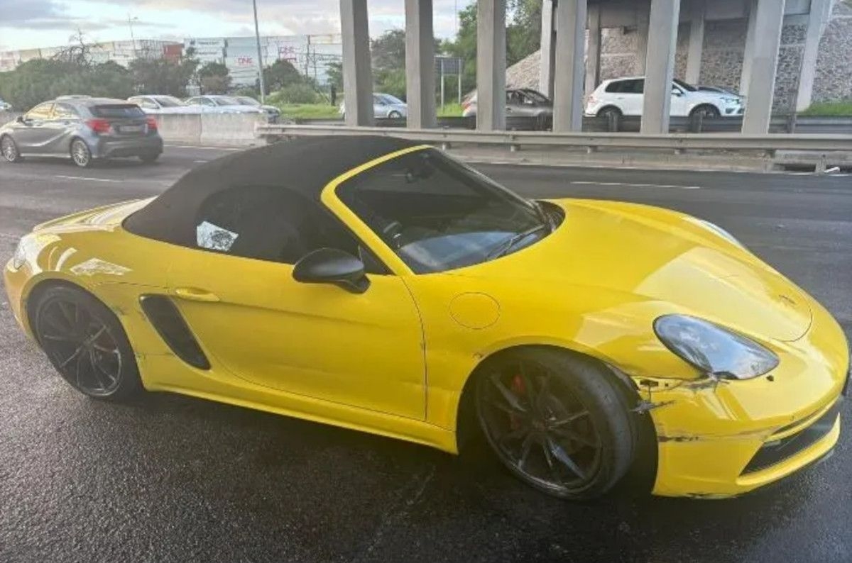 Luxury vehicle crash: Drunk Porsche driver hits taxi in Cape Town CBD