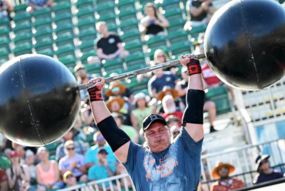 Gayton McKenzie congratulates Rayno Nel on World's Strongest Man win