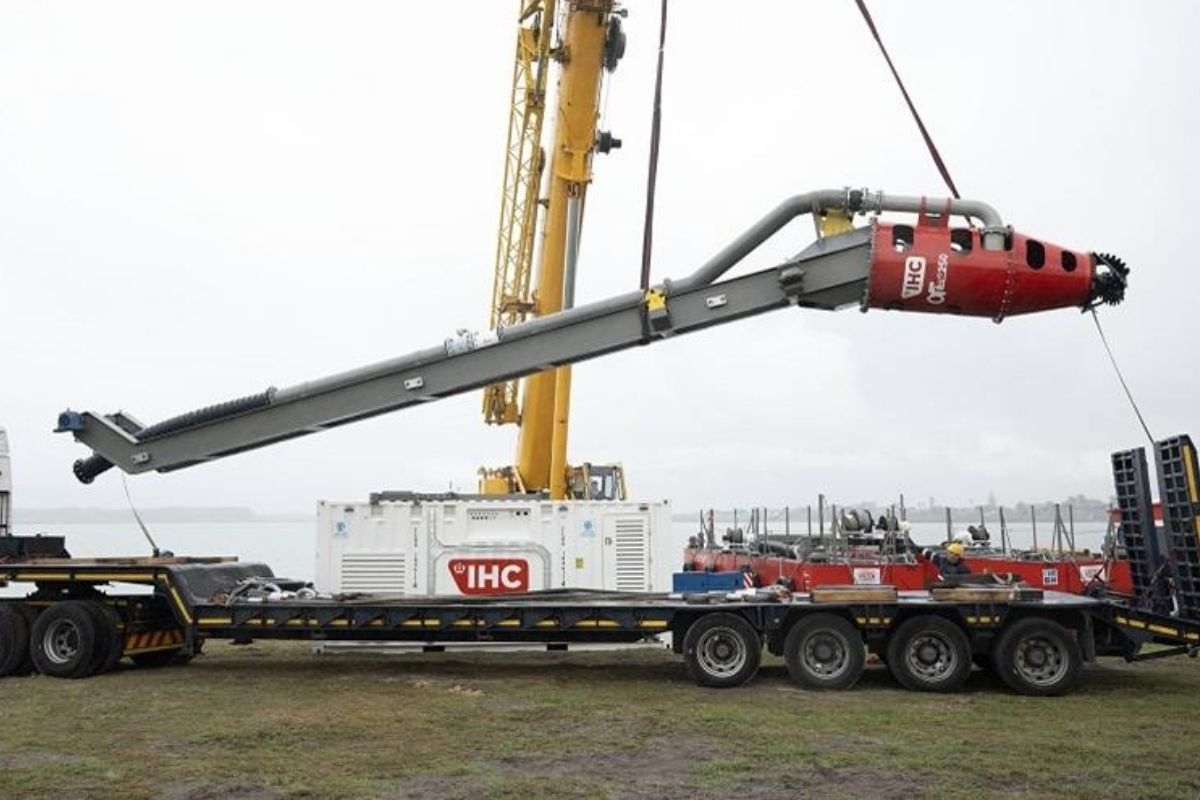 Machine arrives at Cape Town's Zeekoevlei for dredging to begin