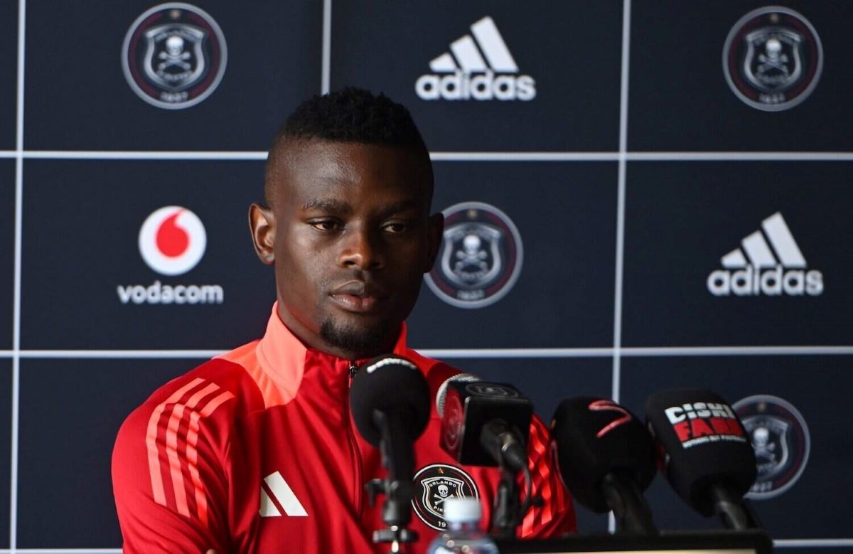WATCH: Tau, Masilela amongst the fans to pay tribute to Orlando Pirates captain