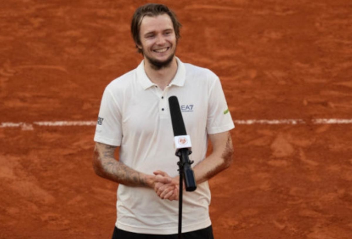 Alexander Bublik keeps rolling at French Open