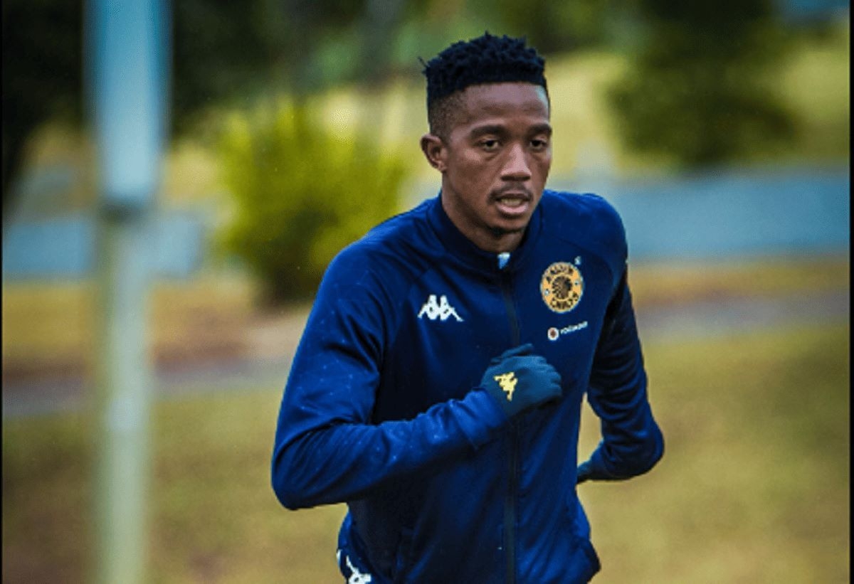 Ex-Kaizer Chiefs star names Amakhosi player who can sort their defence