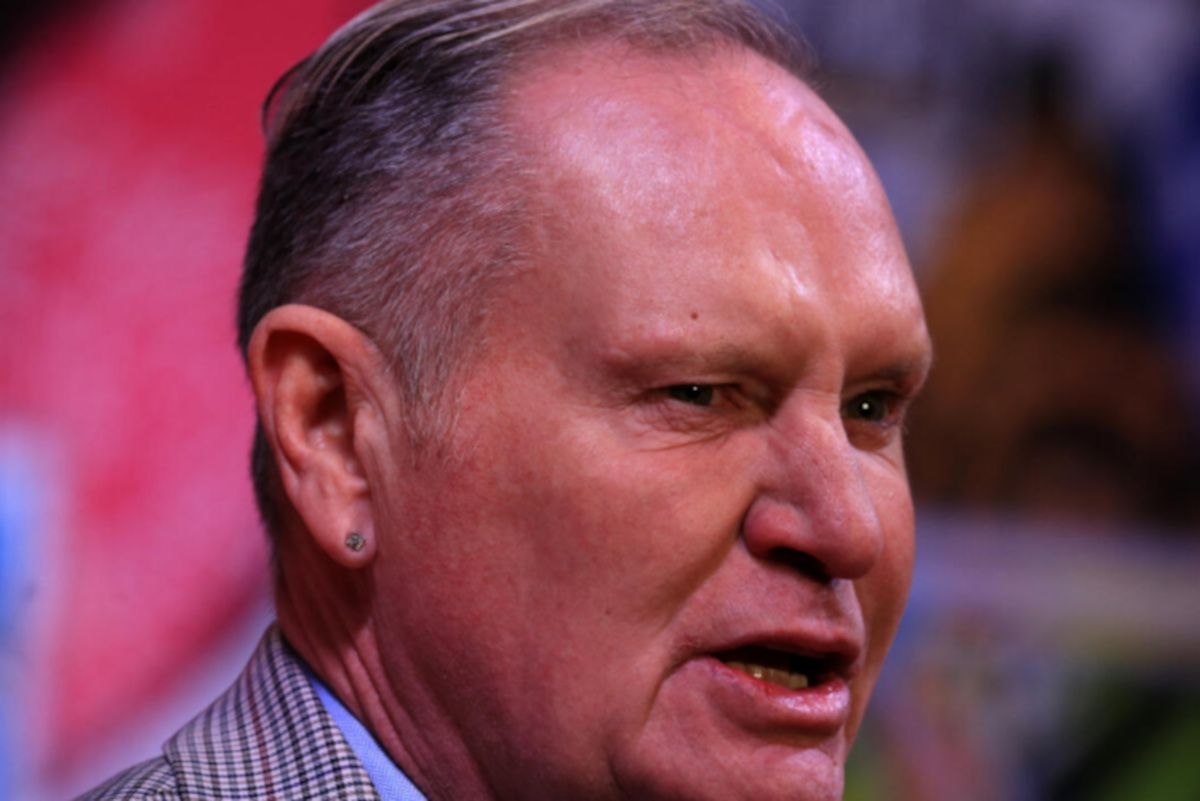 'Sad drunk' Paul Gascoigne collapses at home, rushed to hospital