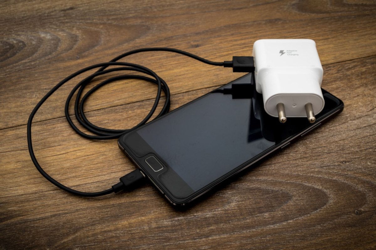 Here's how much it costs to charge your phone every MONTH