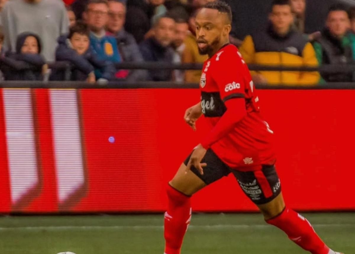 Bafana midfield maestro says 'come get me' to Kaizer Chiefs