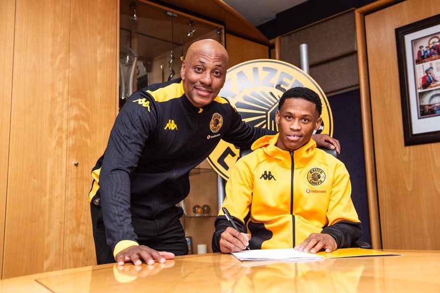 BREAKING: Kaizer Chiefs unveil Asanele Velebayi!