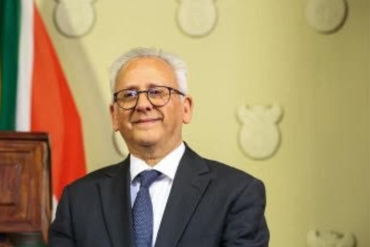 New police minister warns against 'shoot to kill' tactics