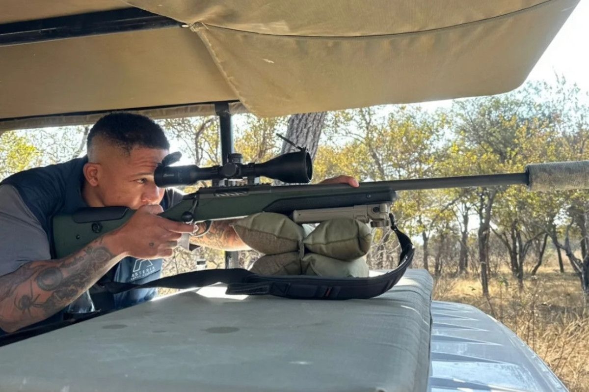 Elton Jantjies goes hunting, posts pictures with dead animal