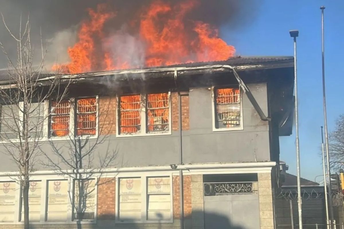 Four South Africans arrested over Home Affairs fire
