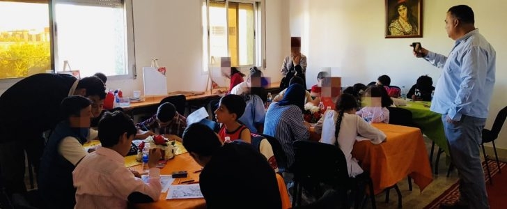 تيفلت : جمعية الجالية المغربية المقيمة بالخارج لمدينة تيفلت تنظم مسابقة فنية للرسم و تدخل البهجة في قلوب صغار السن
