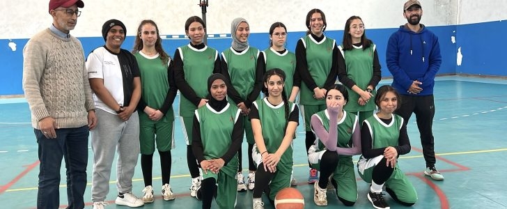 فريق مؤسسة فضاء جيل الغد الخصوصية من تيفلت يتألق في البطولة الإقليمية المدرسية لكرة السلة إناث
