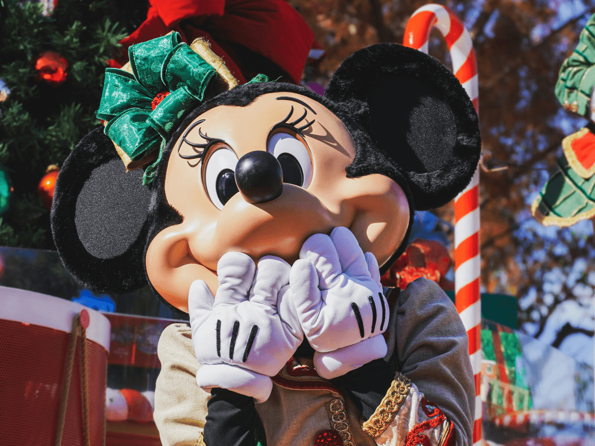 Will Disney Abu Dhabi be indoors or outdoors?
