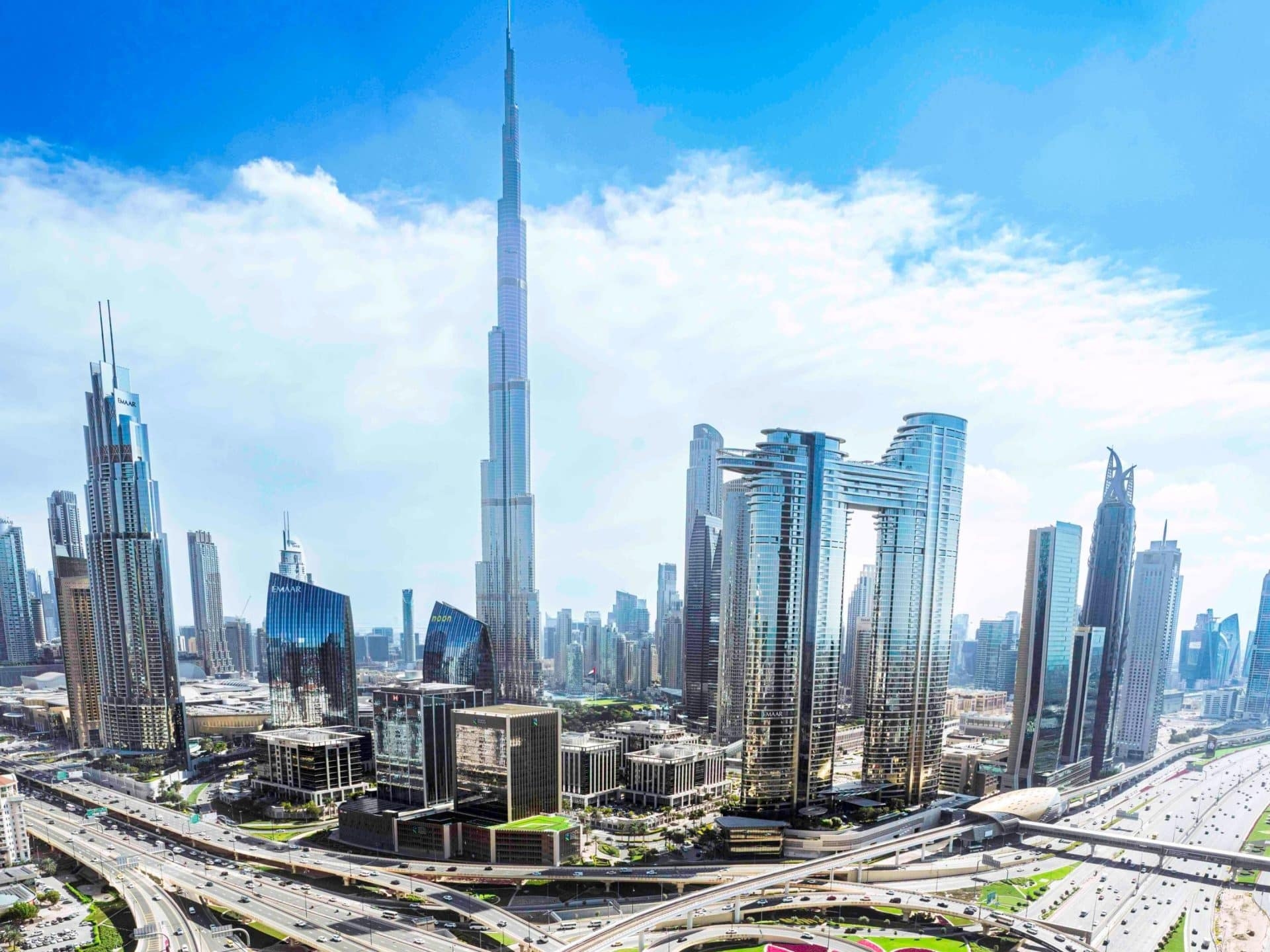 Sheikh Hamdan reviews RTA plans to complete 57 major road projects by 2027
