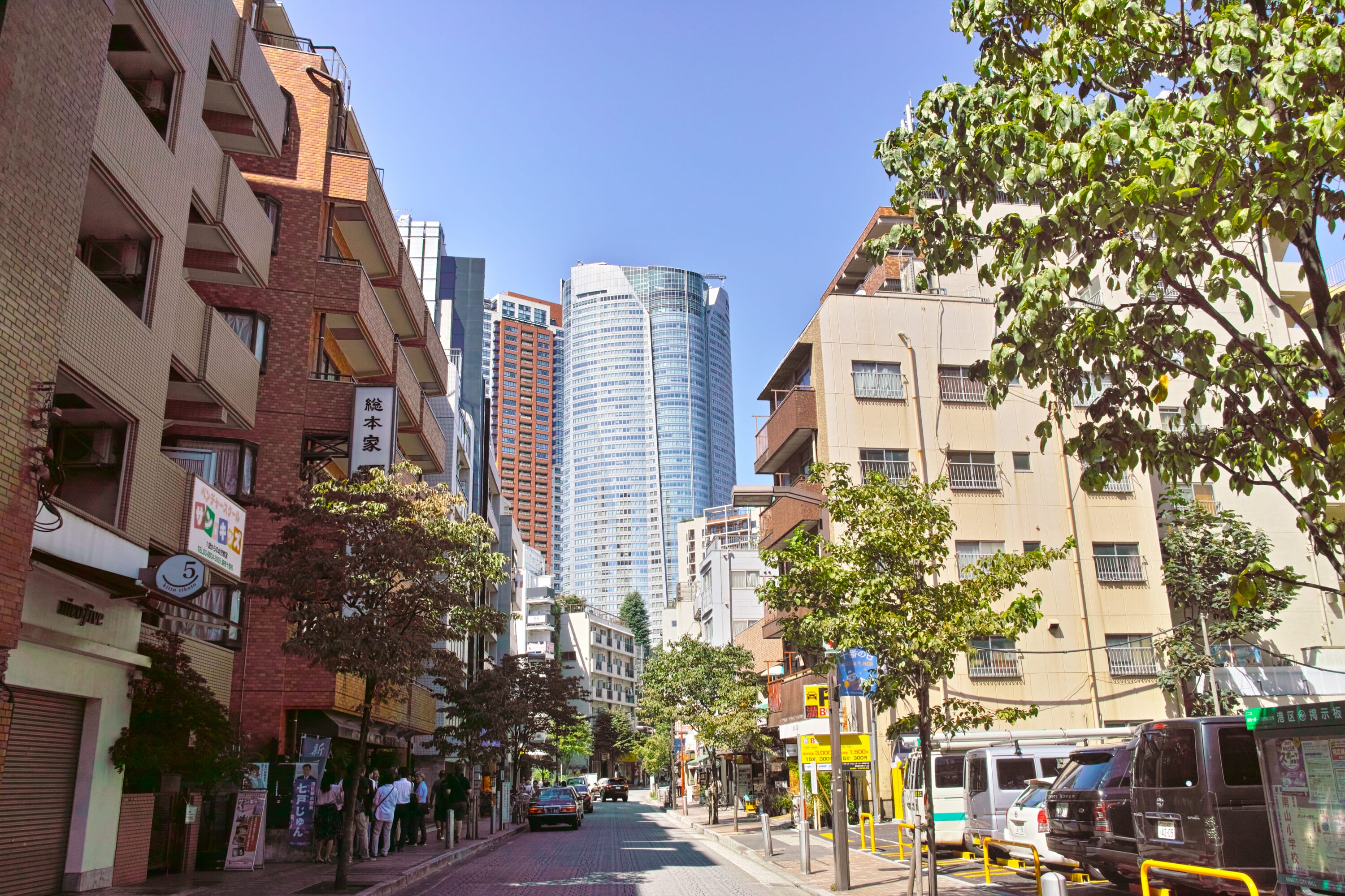 The Complete Azabu Juban Guide: The Romantic, International Shopping District