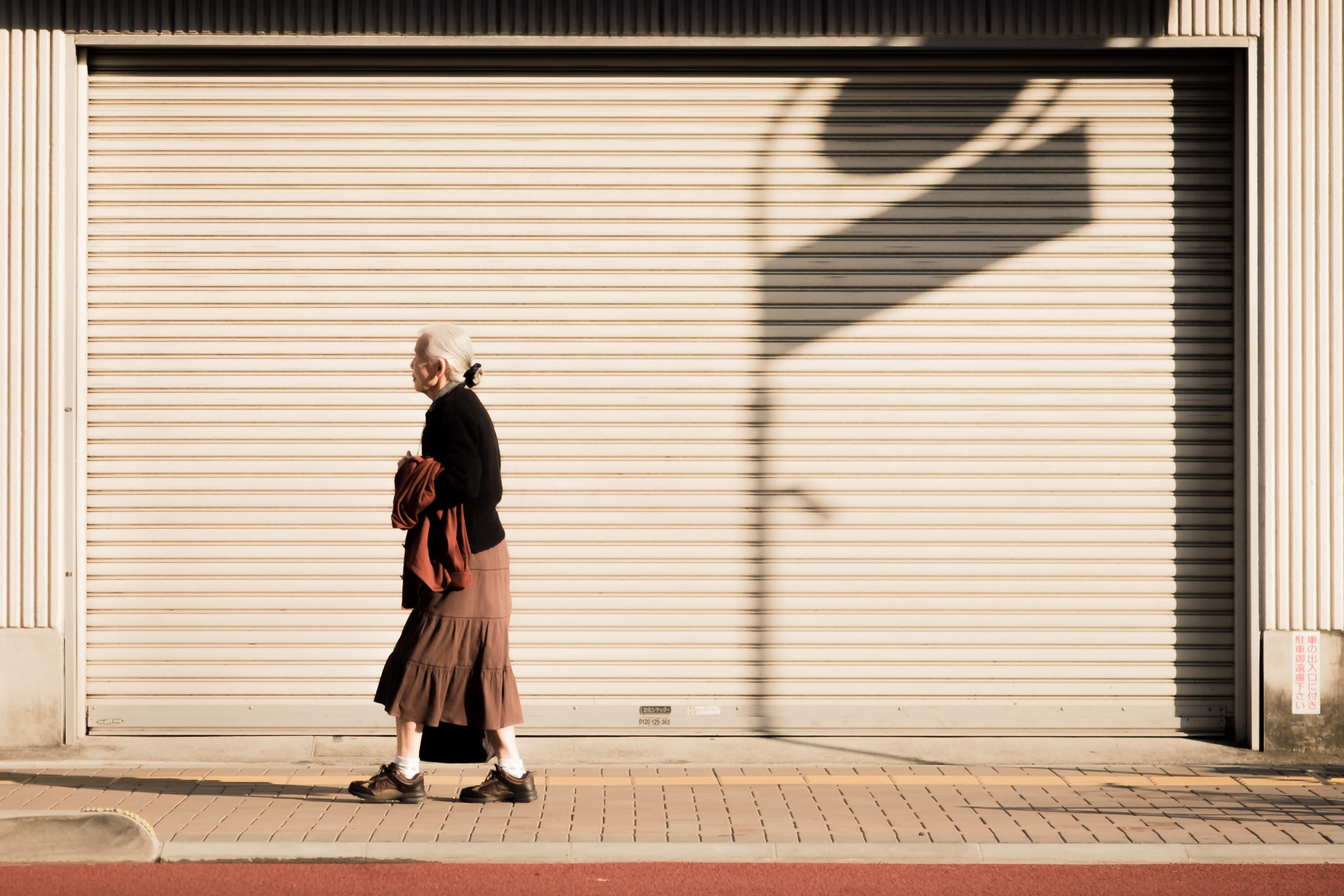 Japanese Population Shrinks by 900,000 as Foreign Residents See Record Rise