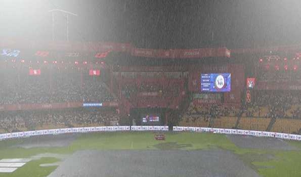 Rain delays toss as fans pay tribute to Virat Kohli