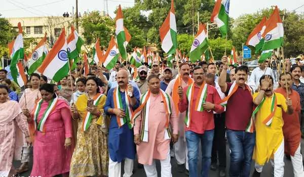 100-metre-long Tiranga leads Tiranga Yatra in Jammu