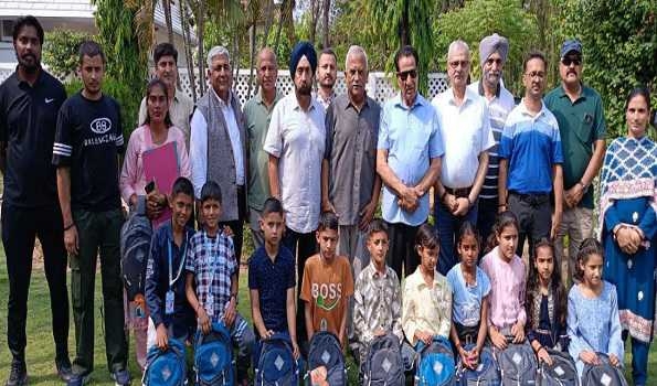 J&K Lawn Tennis Assn flags off ten players selected for Rohan Bopanna Academy