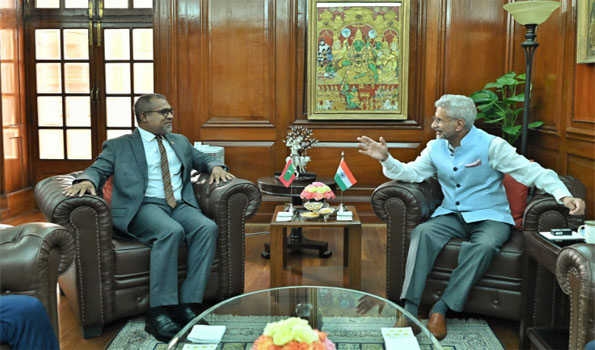 EAM meets Maldives FM Khaleel, welcomes Male's support and solidarity in combatting terrorism