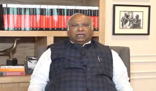 Kharge calls for 'unbiased journalism' on Hindi Journalism Day