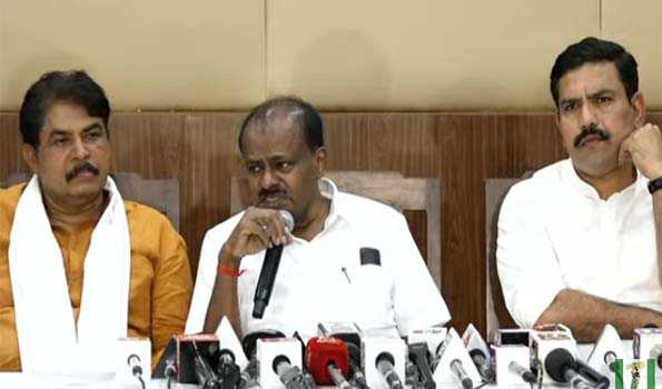 Kumaraswamy describes suspension of police officers as political ploy