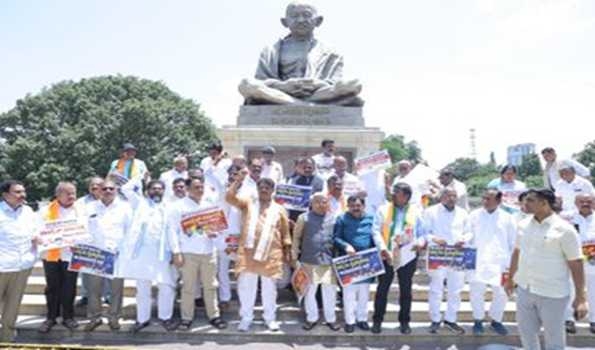 Ktk: BJP stage protest, demand resignations of CM, DyCM
