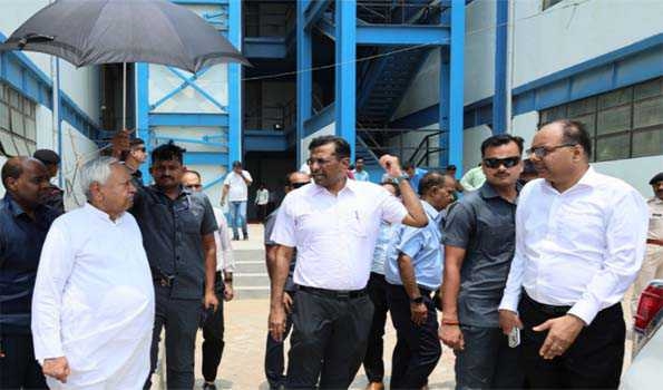 Nitish inspects industry cluster of Sikandarpur in Bihta
