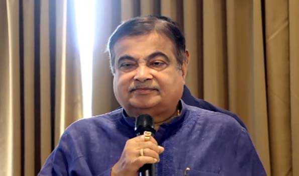 Maha: Gadkari takes swipe at Congress over Hindutva