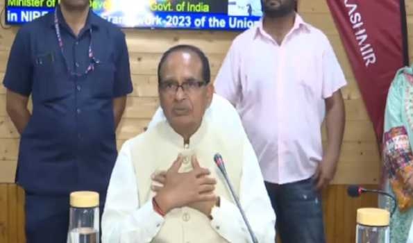 People in Kashmir waiting for fellow country with open hearts: Shivraj Chouhan