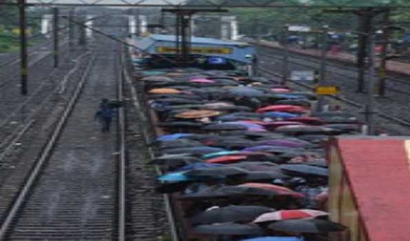 Clashes, rail blockades, and protests mark Bharat Bandh in Bengal over anti-worker, anti-farmer policies